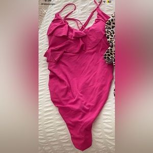 NWOT Summer Mae maternity swimsuit size medium